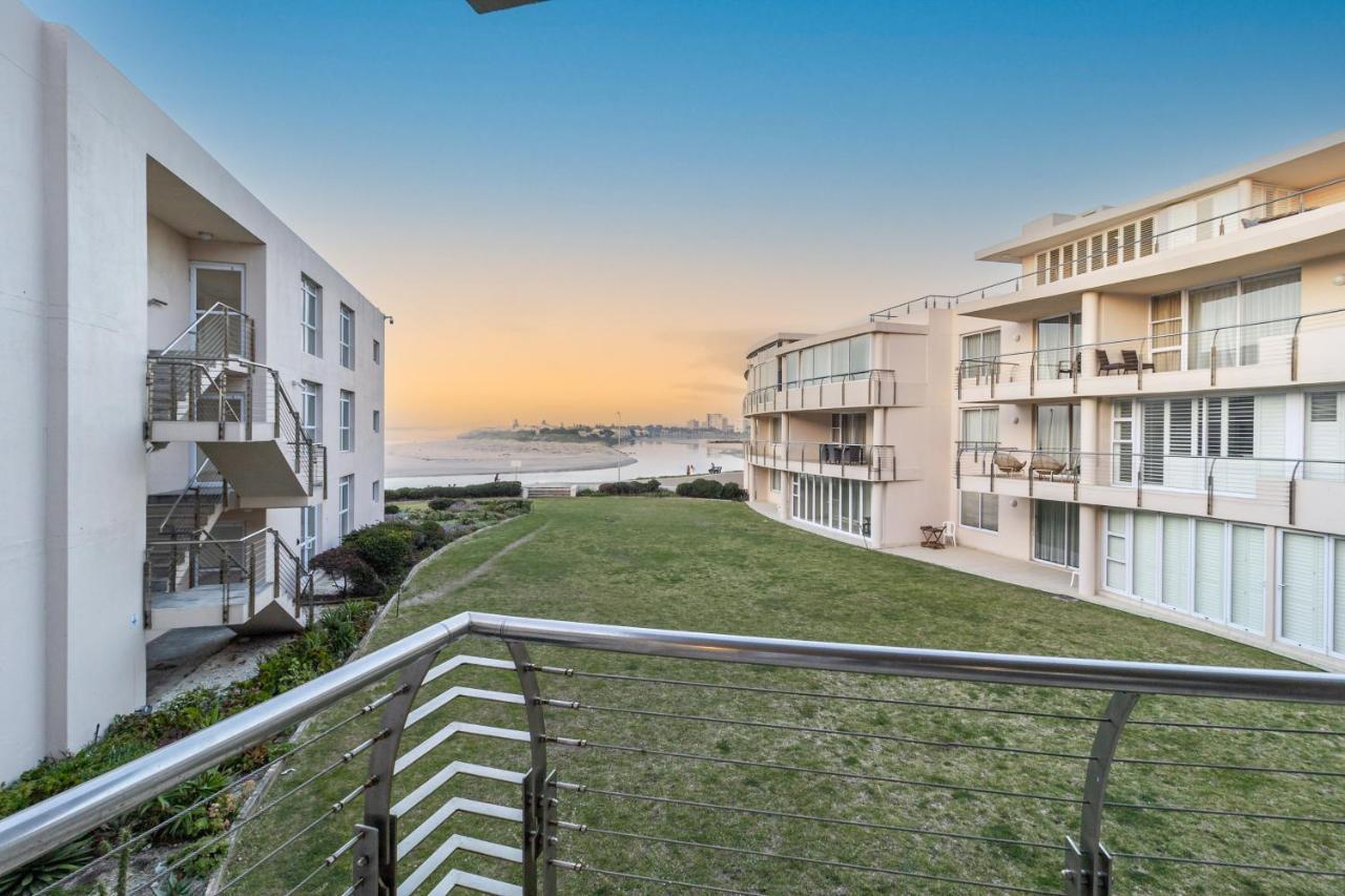 Apartment Luxury Escape Sleeps 4 - Ocean View - - Pool - Gym - Back Up Power